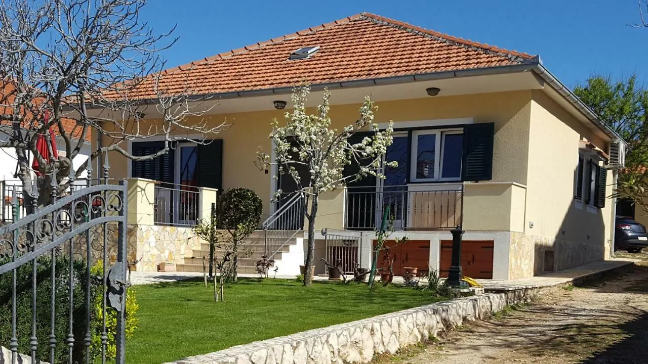 Holiday House Lavanda Vrsi 0*,